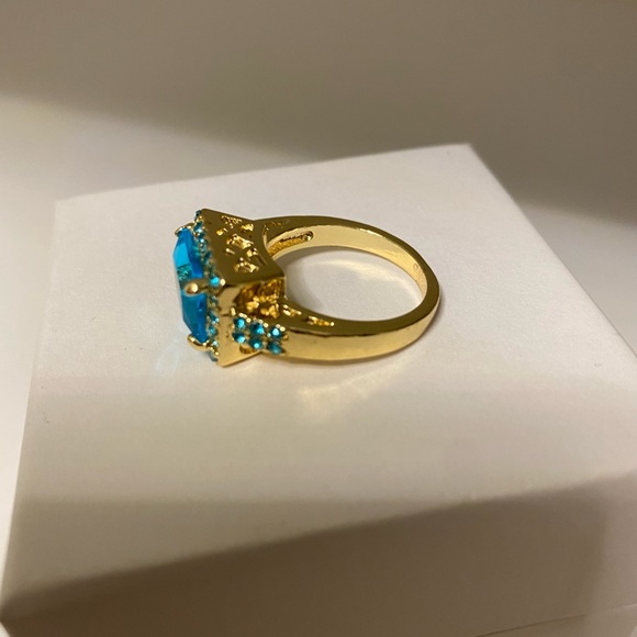 Aquamarine Jewel  Gold Ring Size 8 - Picture 3 of 9